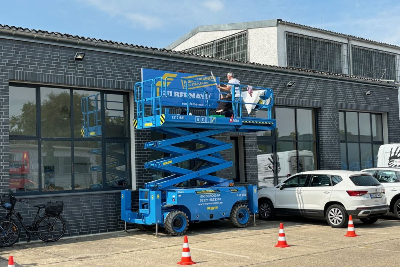 Bývalá spoločnosť SGL-Arbeitsbühnen- und Staplervermietung teraz vystupuje pod názvom Felbermayr Deutschland GmbH.  Bývalá spoločnosť SGL-Arbeitsbühnen- und Staplervermietung teraz vystupuje pod názvom Felbermayr Deutschland GmbH.