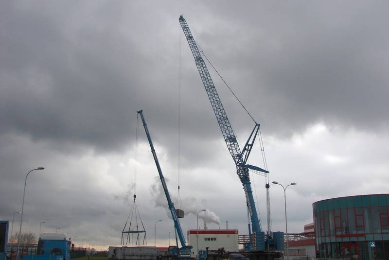 REFERENCIE / Výstavba priemyselného parku pomocou mobilného žeriava LTM 1400-7.1 - foto REFERENCIE / Výstavba priemyselného parku pomocou mobilného žeriava LTM 1400-7.1 - foto