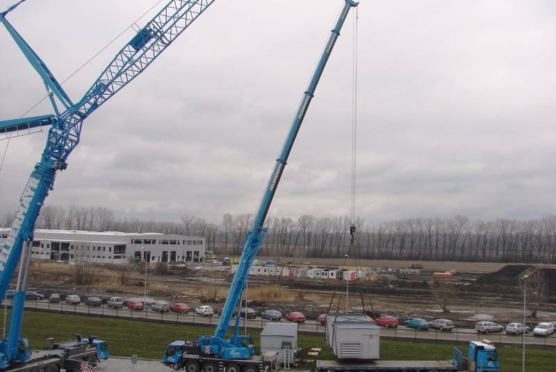 REFERENCIE / Výstavba priemyselného parku pomocou mobilného žeriava LTM 1400-7.1 - foto REFERENCIE / Výstavba priemyselného parku pomocou mobilného žeriava LTM 1400-7.1 - foto