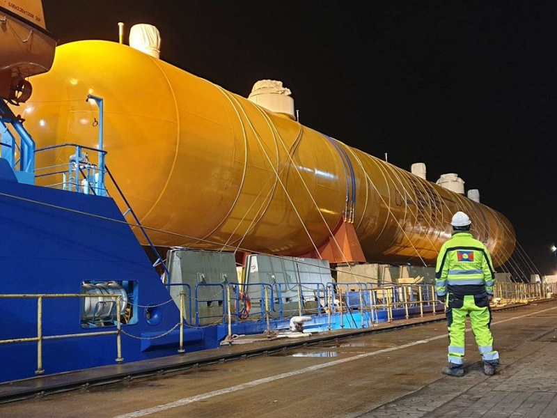 Pripravené na zloženie: Jeden z celkovo piatich zásobníkov na skladovanie polypropylénu v meste Gdyňa. Tieto zásobníky s dĺžkou približne 90 metrov vážia 600 ton.