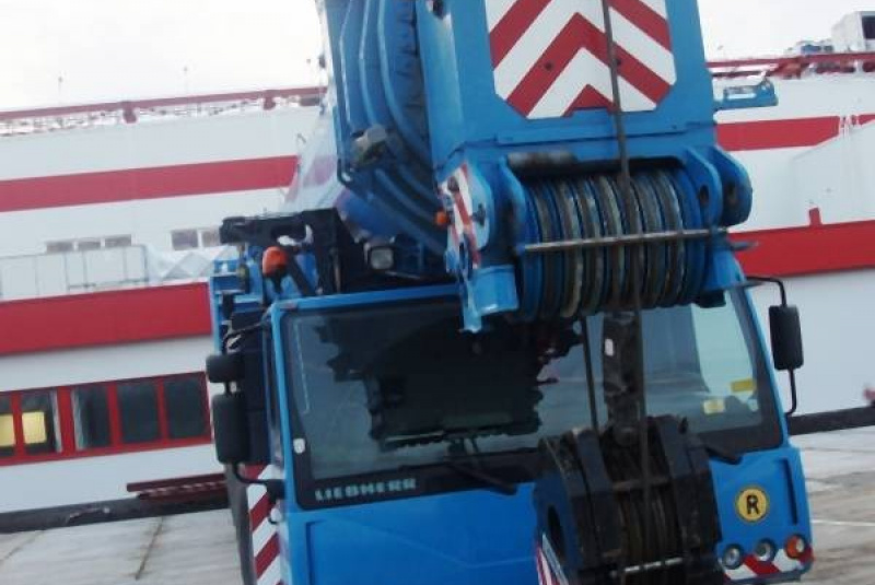 REFERENCIE / Výstavba priemyselného parku pomocou mobilného žeriava LTM 1400-7.1 - foto REFERENCIE / Výstavba priemyselného parku pomocou mobilného žeriava LTM 1400-7.1 - foto