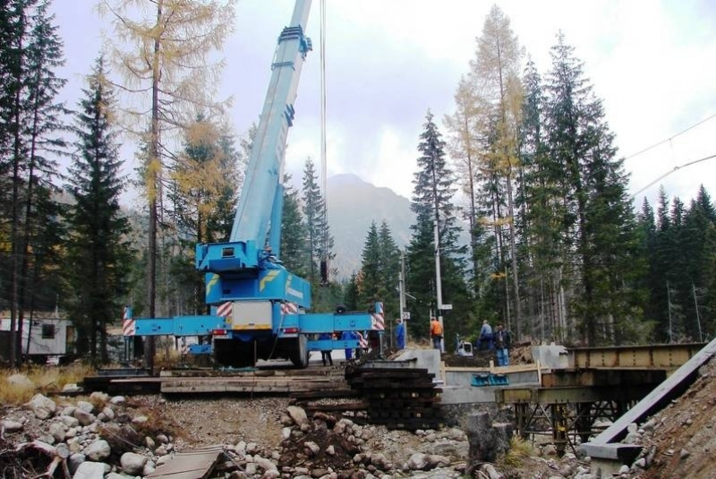 REFERENCIE / Pokládka železničného mostu - foto REFERENCIE / Pokládka železničného mostu - foto