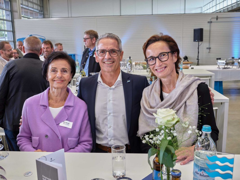 Generálny riaditeľ skupiny Felbermayr DI Horst Felbermayr s matkou Giselou a manželkou Andreou Felbermayrovou.