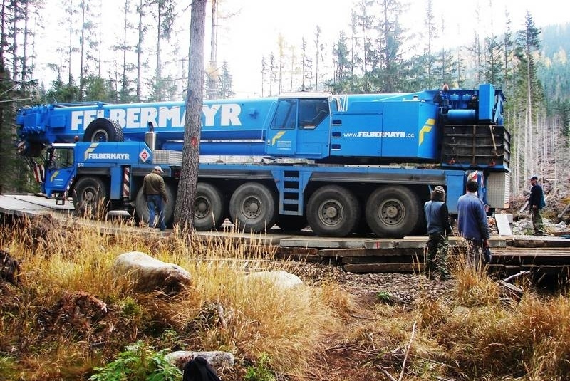 REFERENCIE / Pokládka železničného mostu - foto REFERENCIE / Pokládka železničného mostu - foto