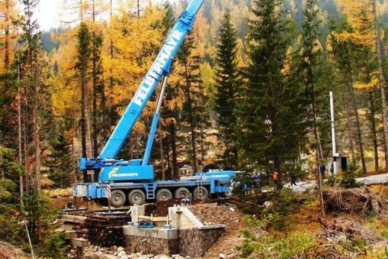 REFERENCIE / Pokládka železničného mostu - foto REFERENCIE / Pokládka železničného mostu - foto