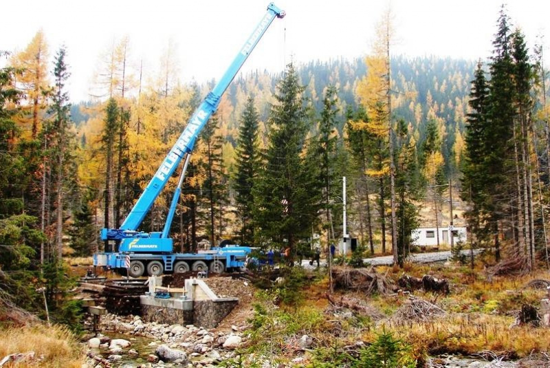 REFERENCIE / Pokládka železničného mostu - foto REFERENCIE / Pokládka železničného mostu - foto