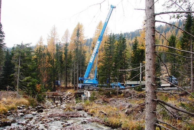 REFERENCIE / Pokládka železničného mostu - foto REFERENCIE / Pokládka železničného mostu - foto