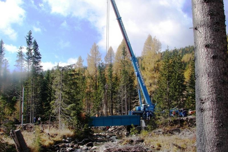 REFERENCIE / Pokládka železničného mostu - foto REFERENCIE / Pokládka železničného mostu - foto